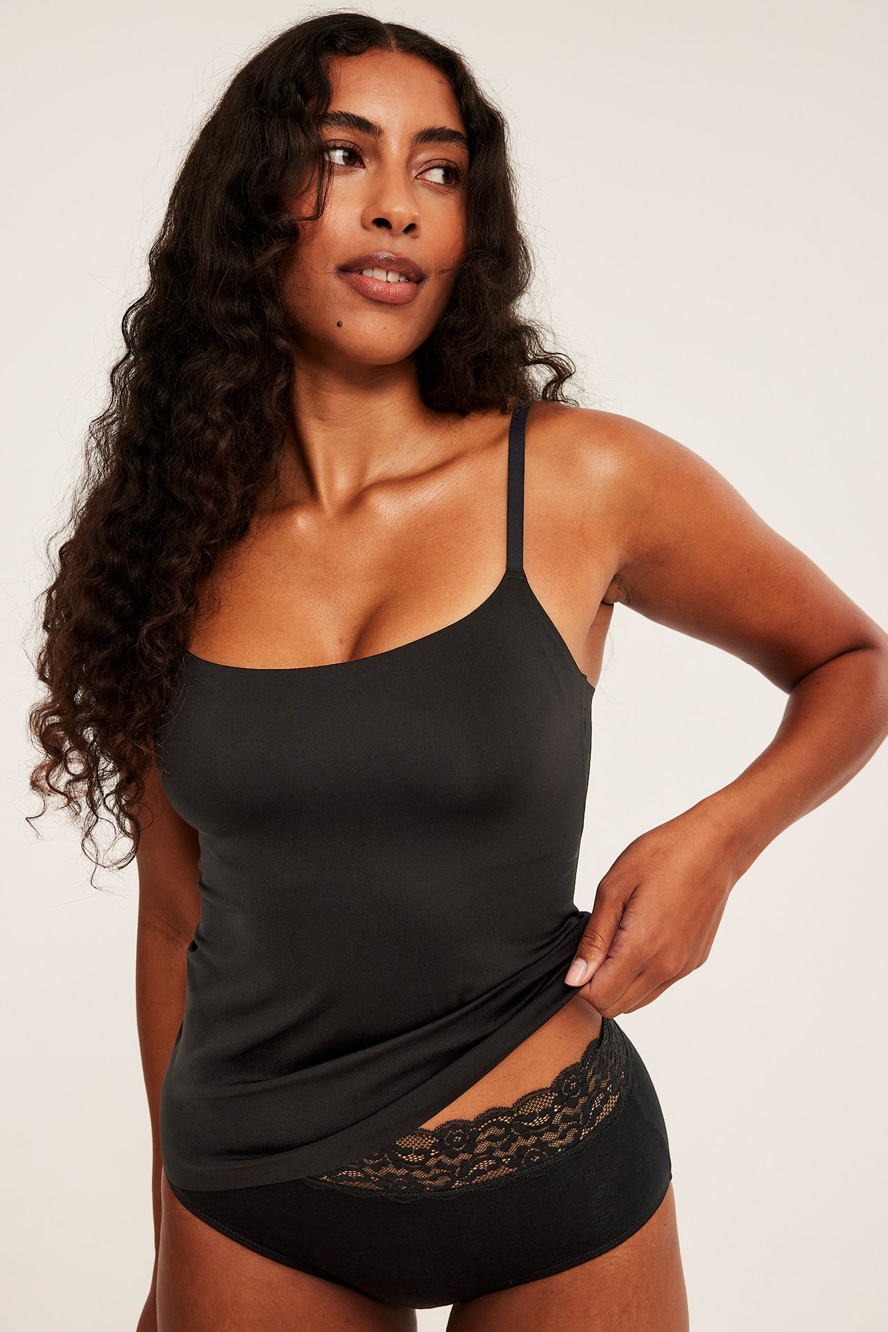Singlet i mikrokvalitet med innebygd BH