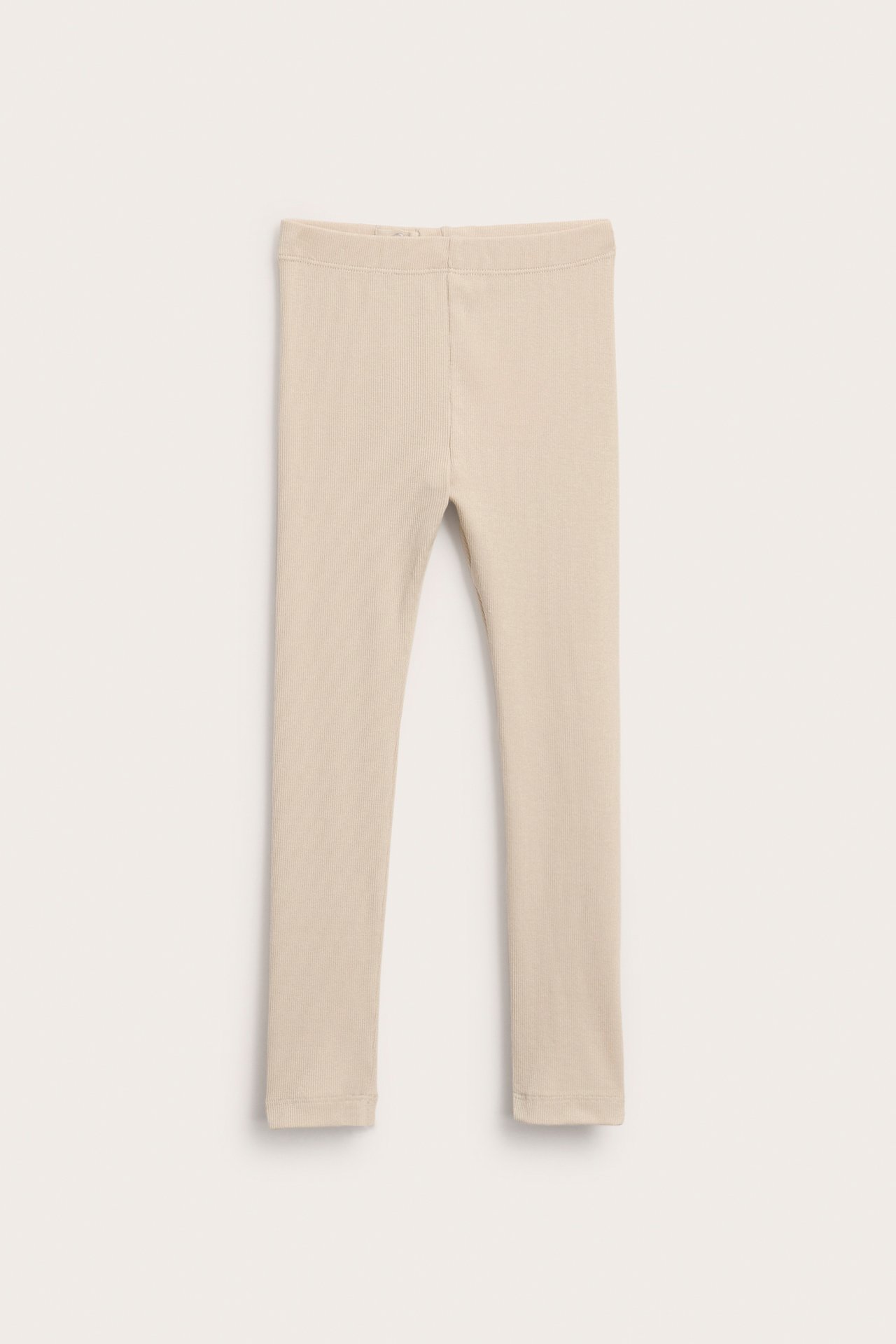 Frontvisning av lysebeige ribbestrikkede GOTS bomullsleggings med elastisk midje.