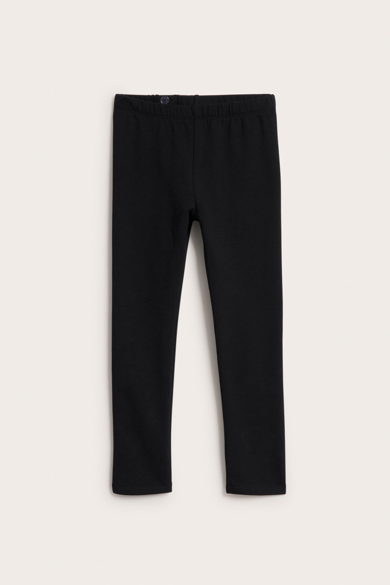 Frontvy av svarta stretchleggings med resår i midjan.