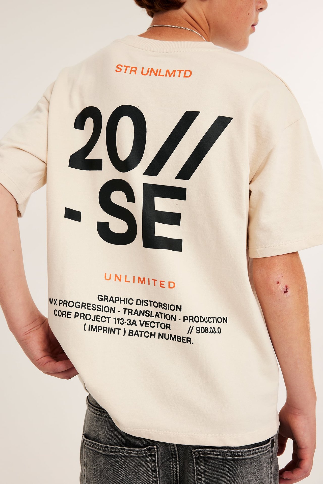 T-shirt oversize z nadrukiem tekstowym