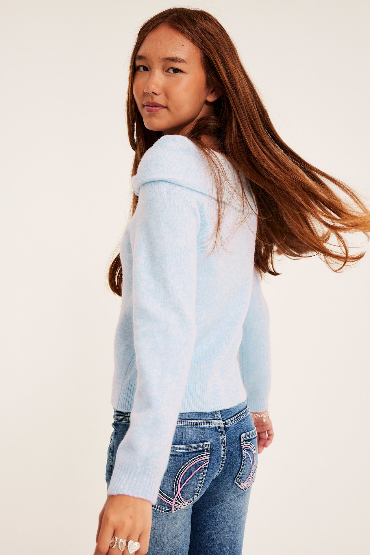 Strikket off shoulder-genser