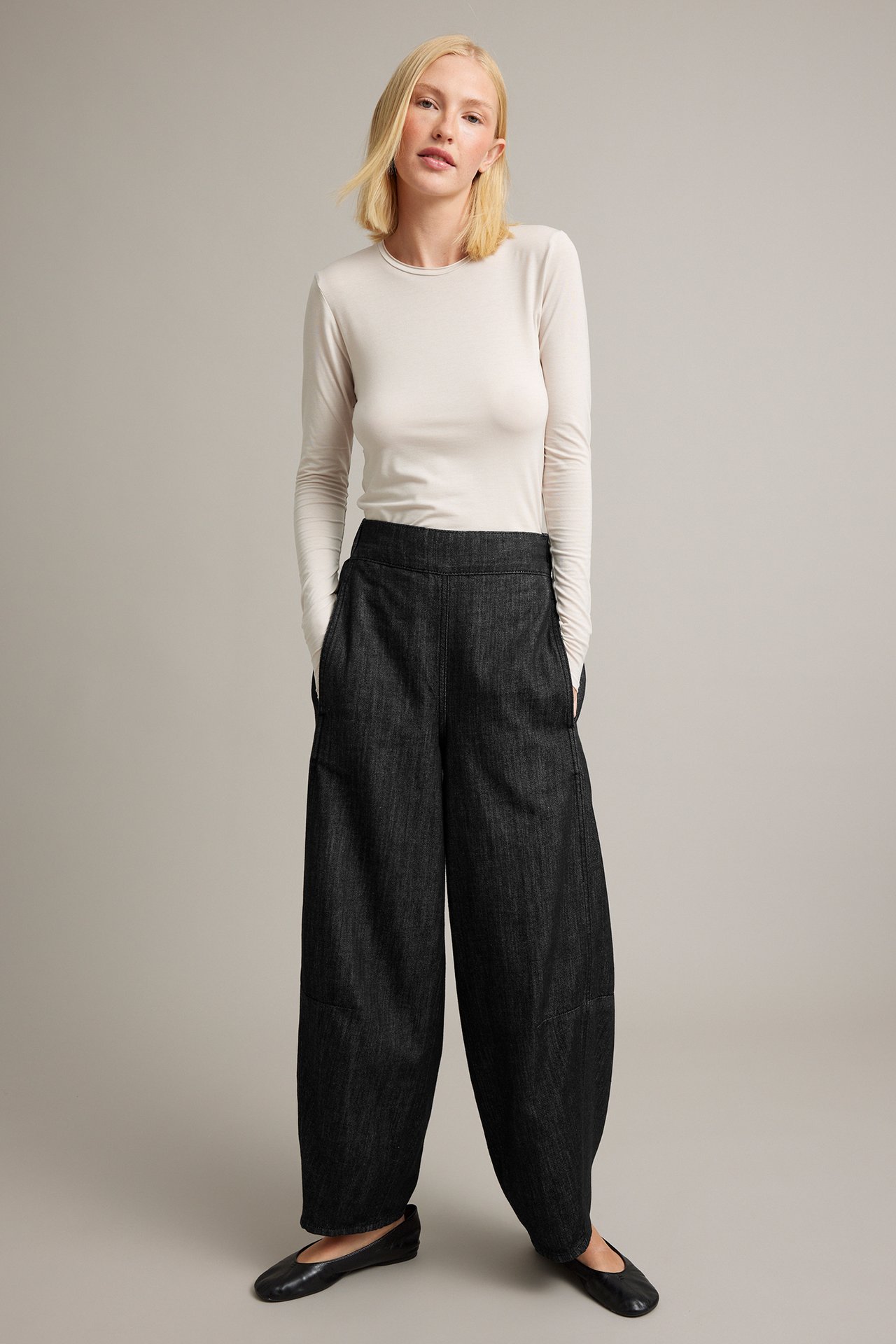 Pull-on jeans barrel fit