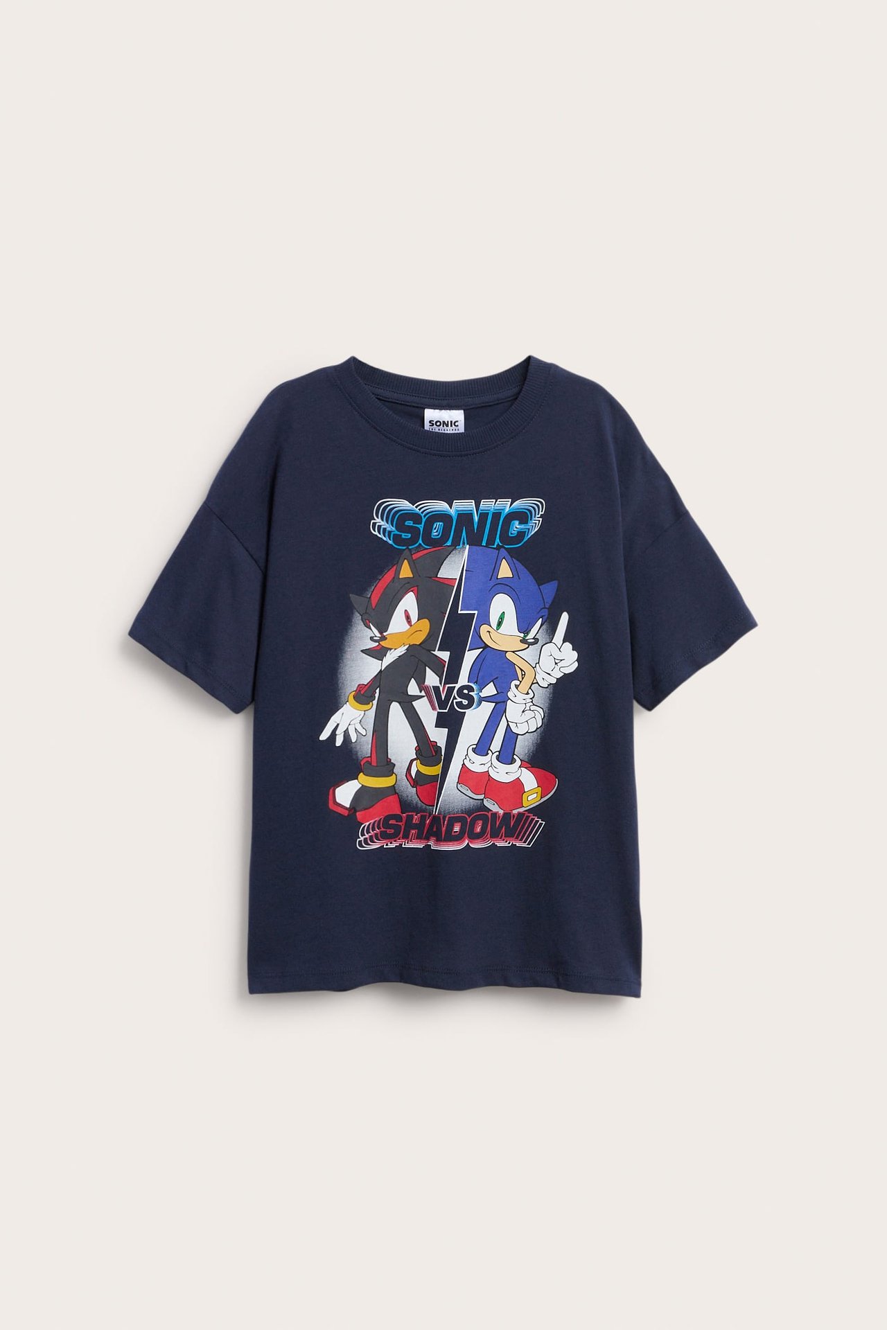 Widok z przodu, granatowy T-shirt dziecięcy z nadrukiem Sonic vs Shadow.