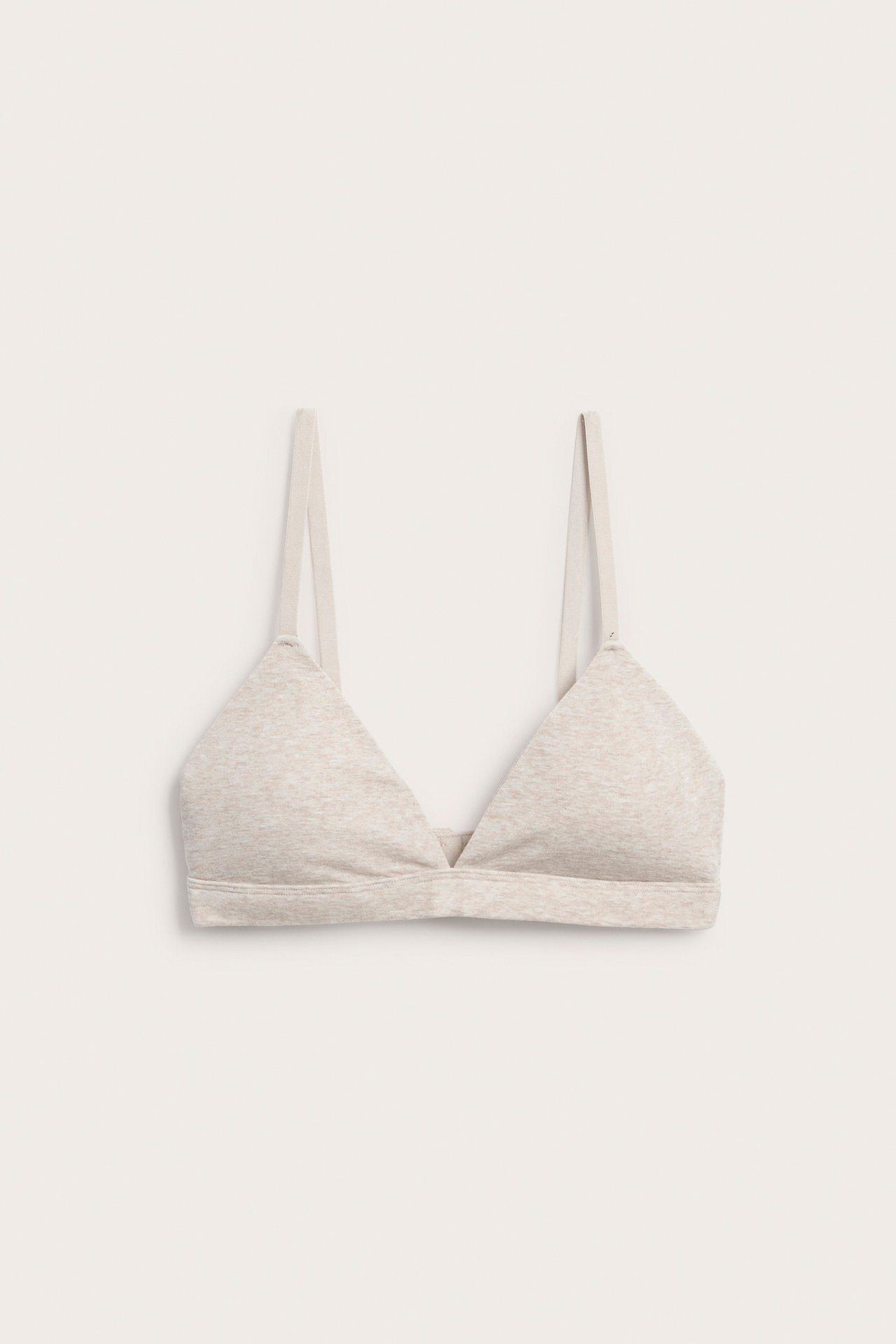 Edestä beigemelange saumaton bralette kolmiokupilla, ohuilla säädettävillä olkaimilla ja kaarituettomalla pehmusteella.