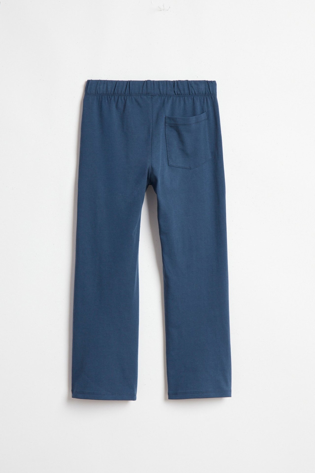 Widok z tyłu: Niebieskie bawełniane dresy z prostymi nogawkami, elastycznym pasem i kieszenią.