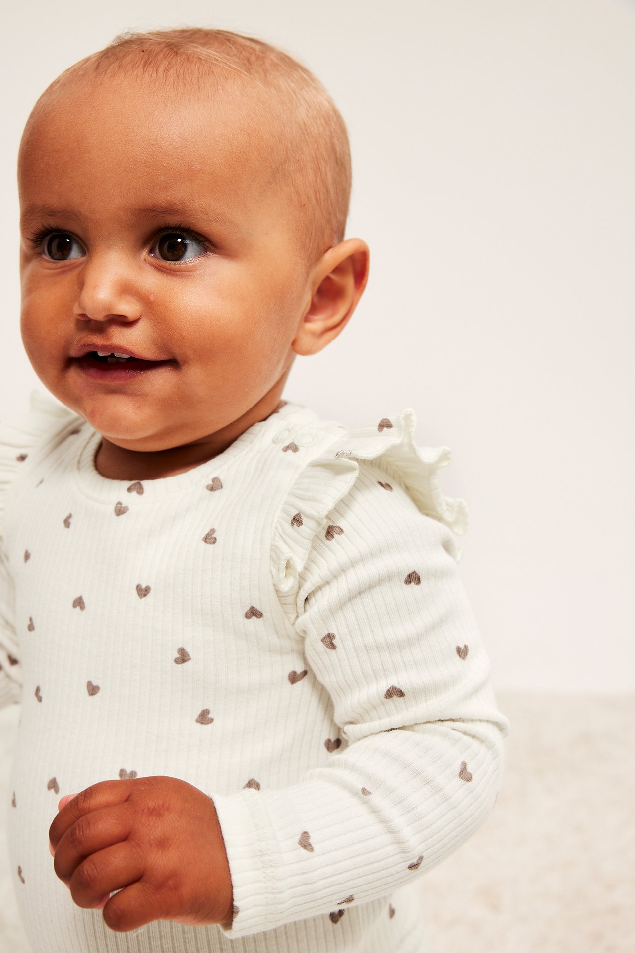 Kuviollinen body, jossa on röyhelö