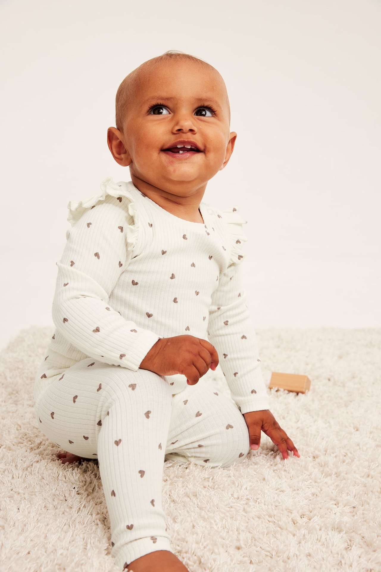 Kuviollinen body, jossa on röyhelö