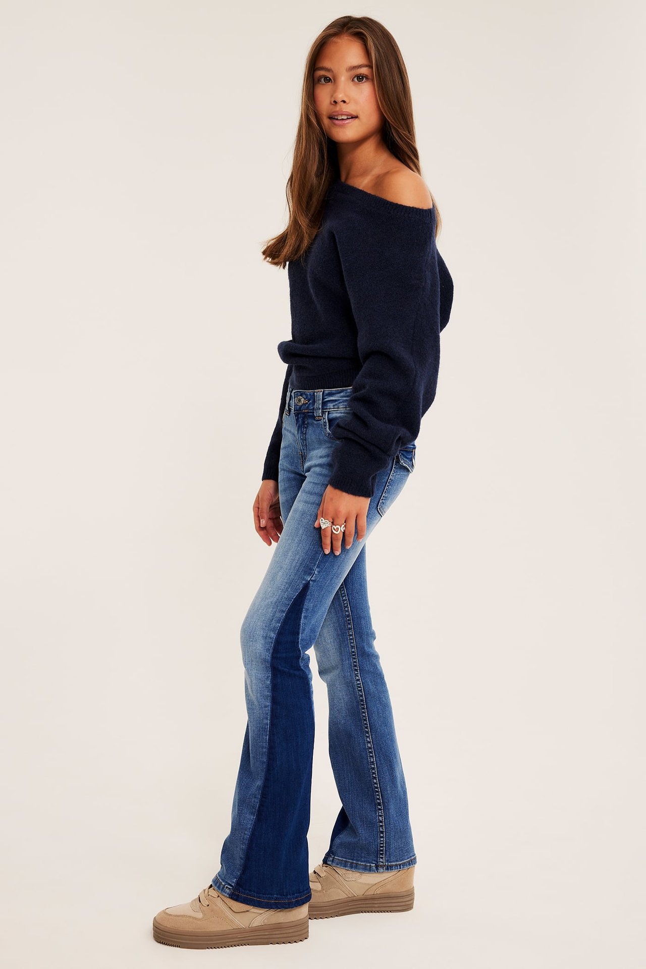 Bootcut jeans med lav midje og tofargede ben