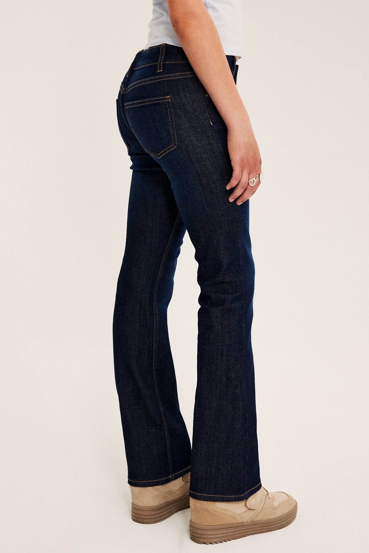 Dżinsy bootcut low waist - Ciemny dżins - 5