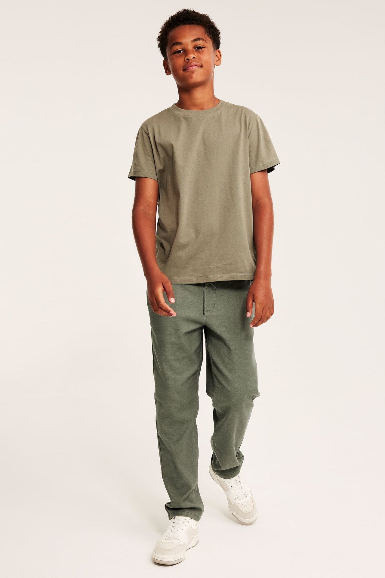 Housut, joissa on säädettävä vyötärö