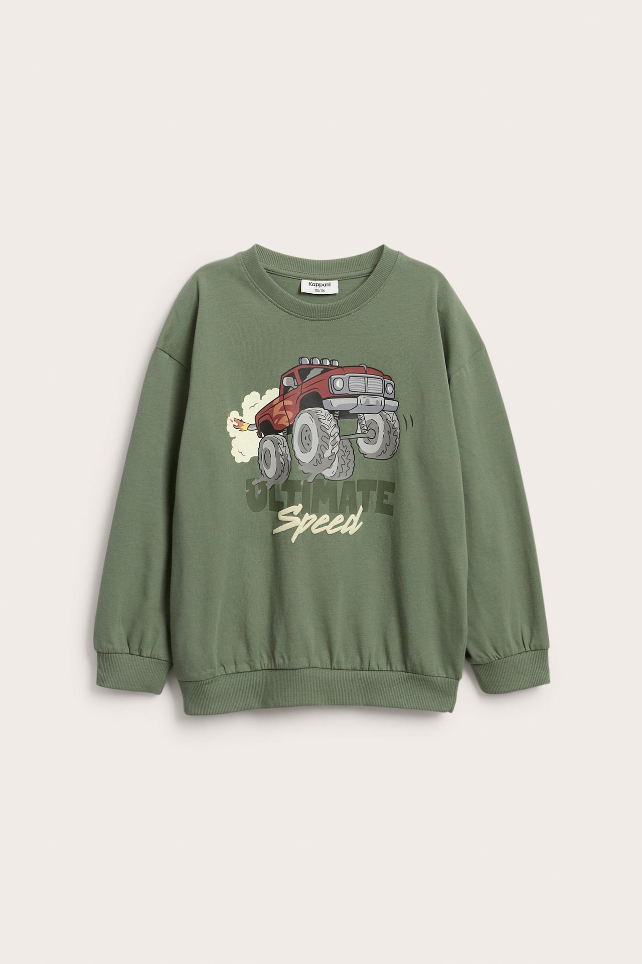 Framifrån: Grön sweatshirt i bomullstrikå för barn, med monstertrucktryck och texten "ULTIMATE Speed".