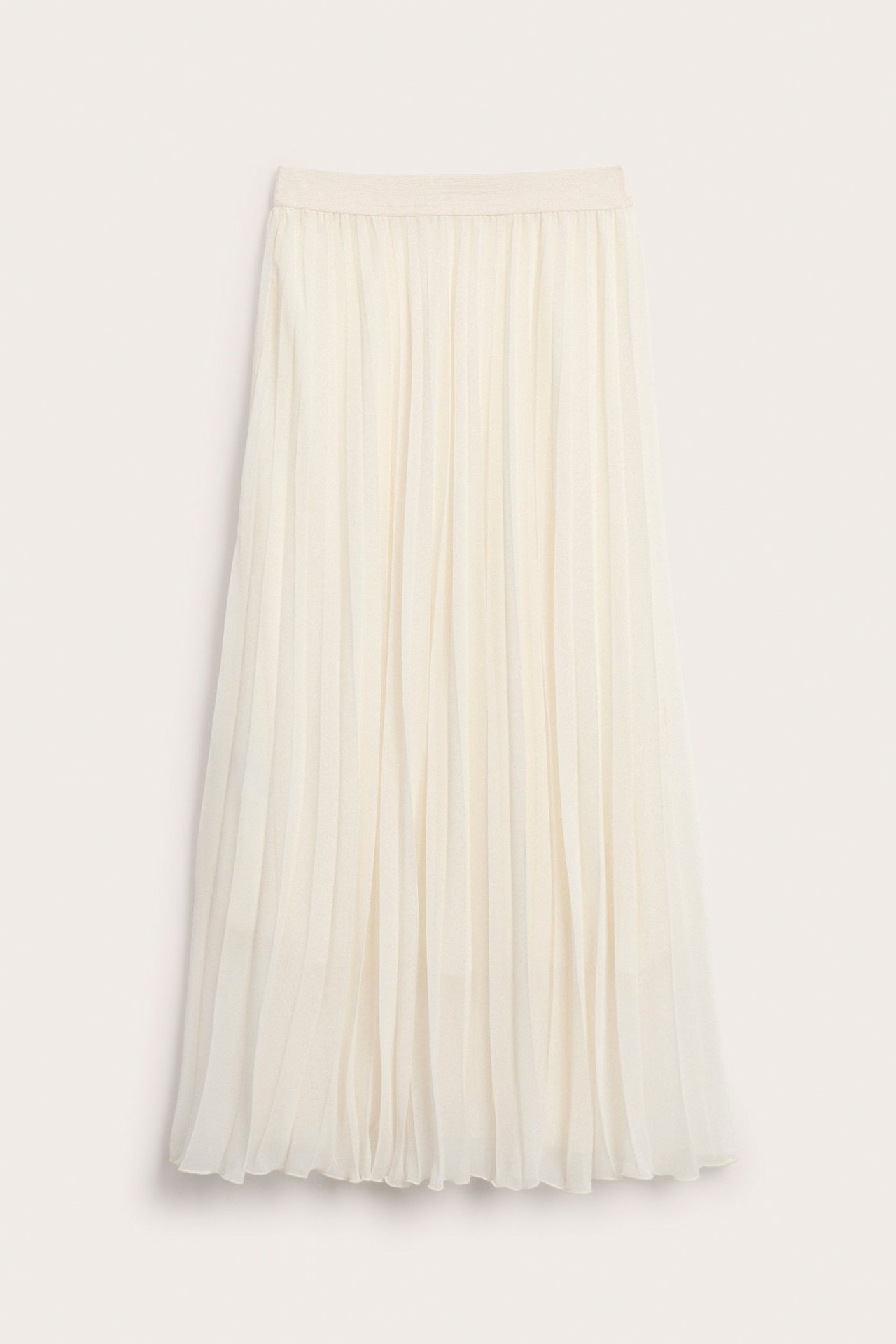 Framifrån: en offwhite lång plisserad kjol med elastisk midja.