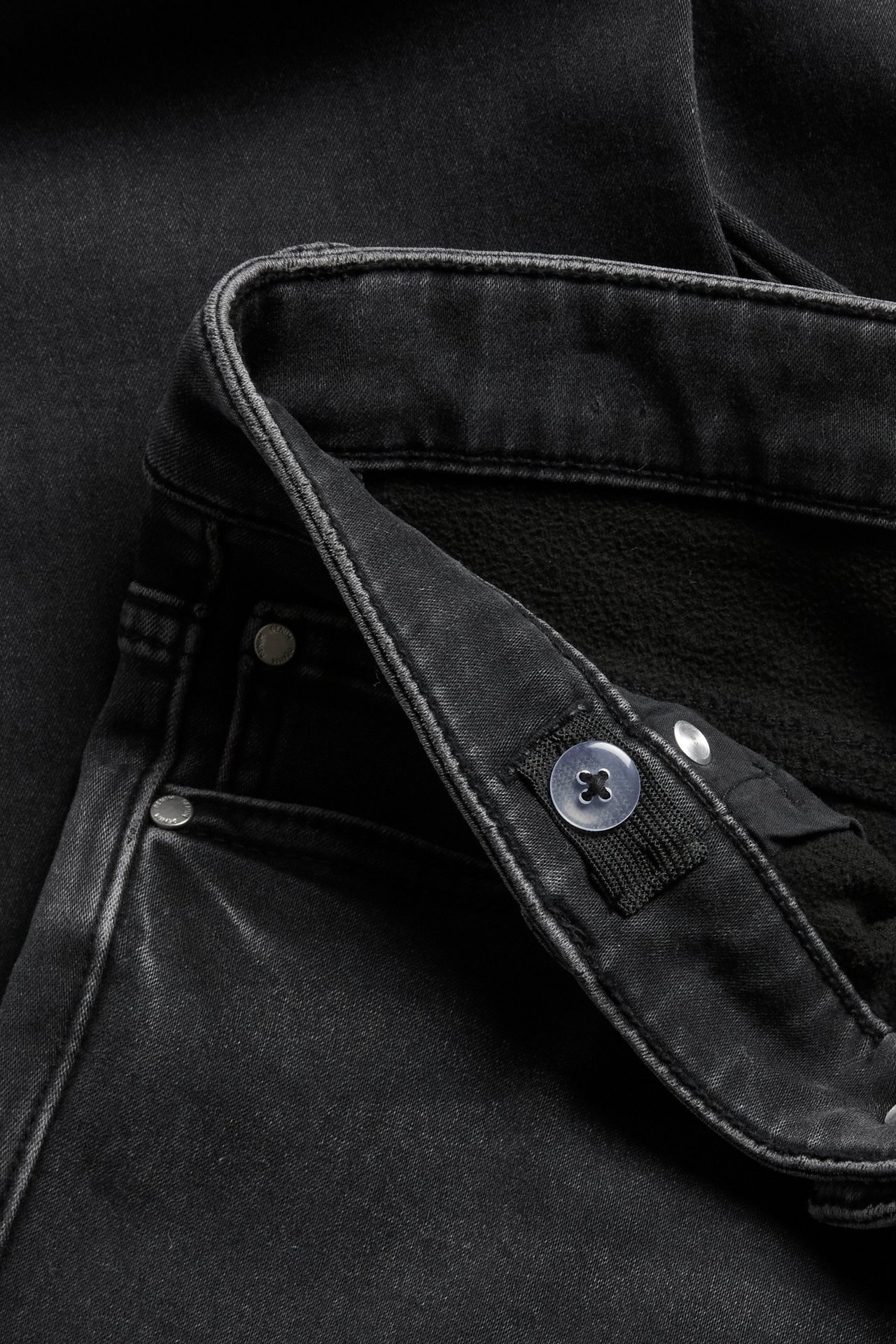 Slim fit -farkut, joissa on viisi taskua