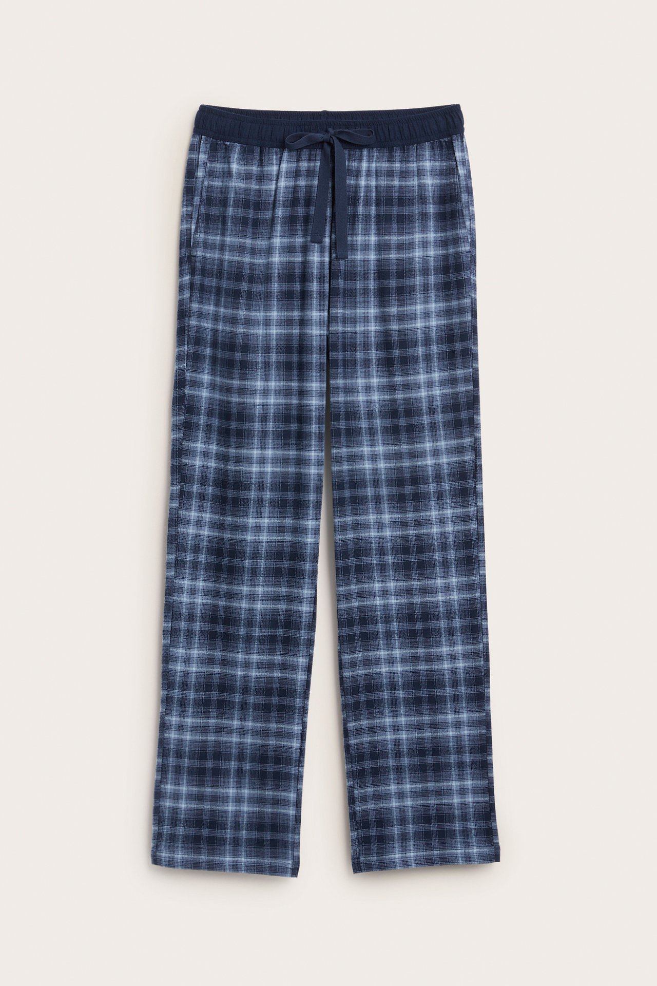 Frontbilde av blårutete pyjamasbukser med elastisk snøring i midjen.