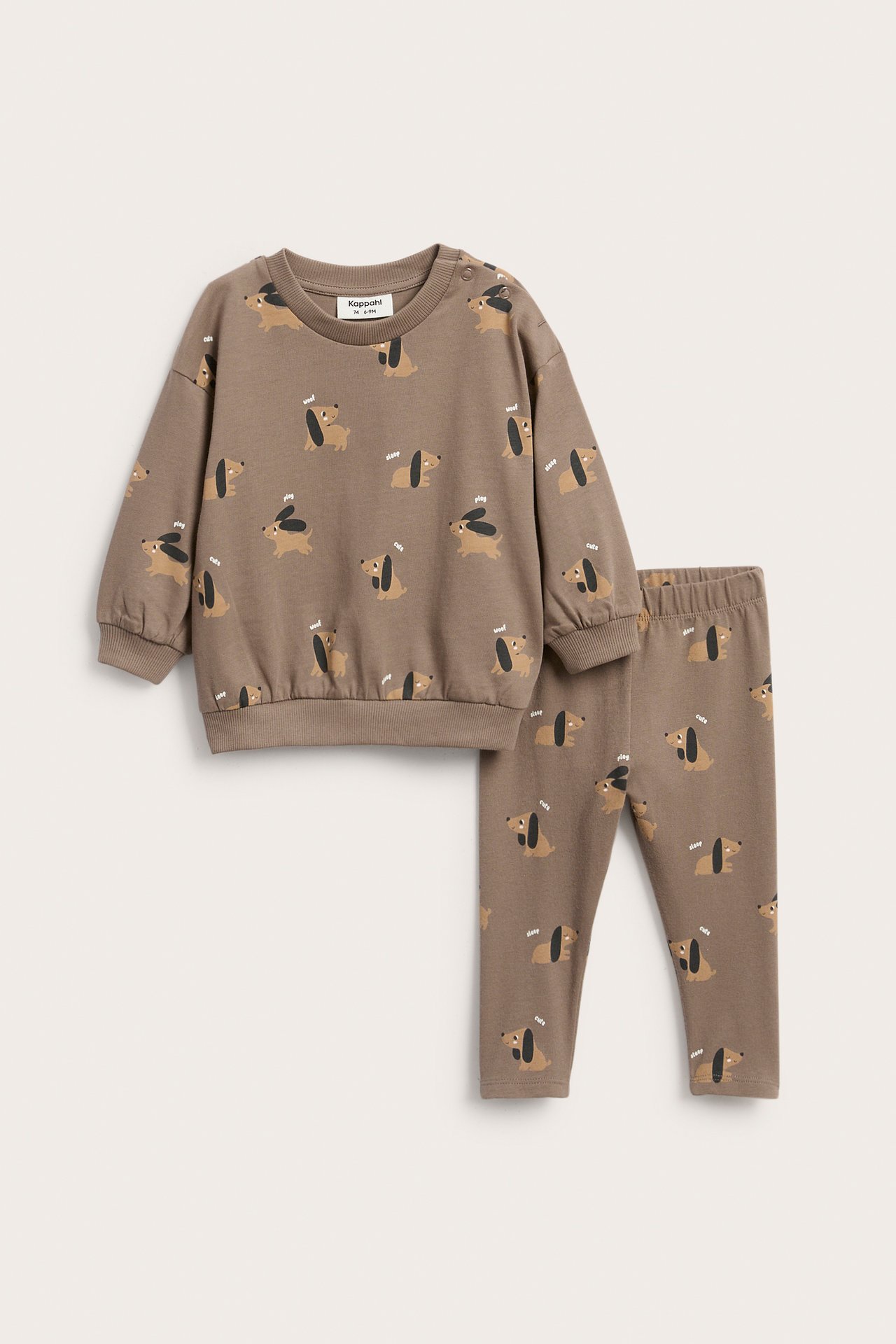 Framifrån en barns mullvadsgrå långärmad tröja och matchande leggings med heltäckande taxmönster.