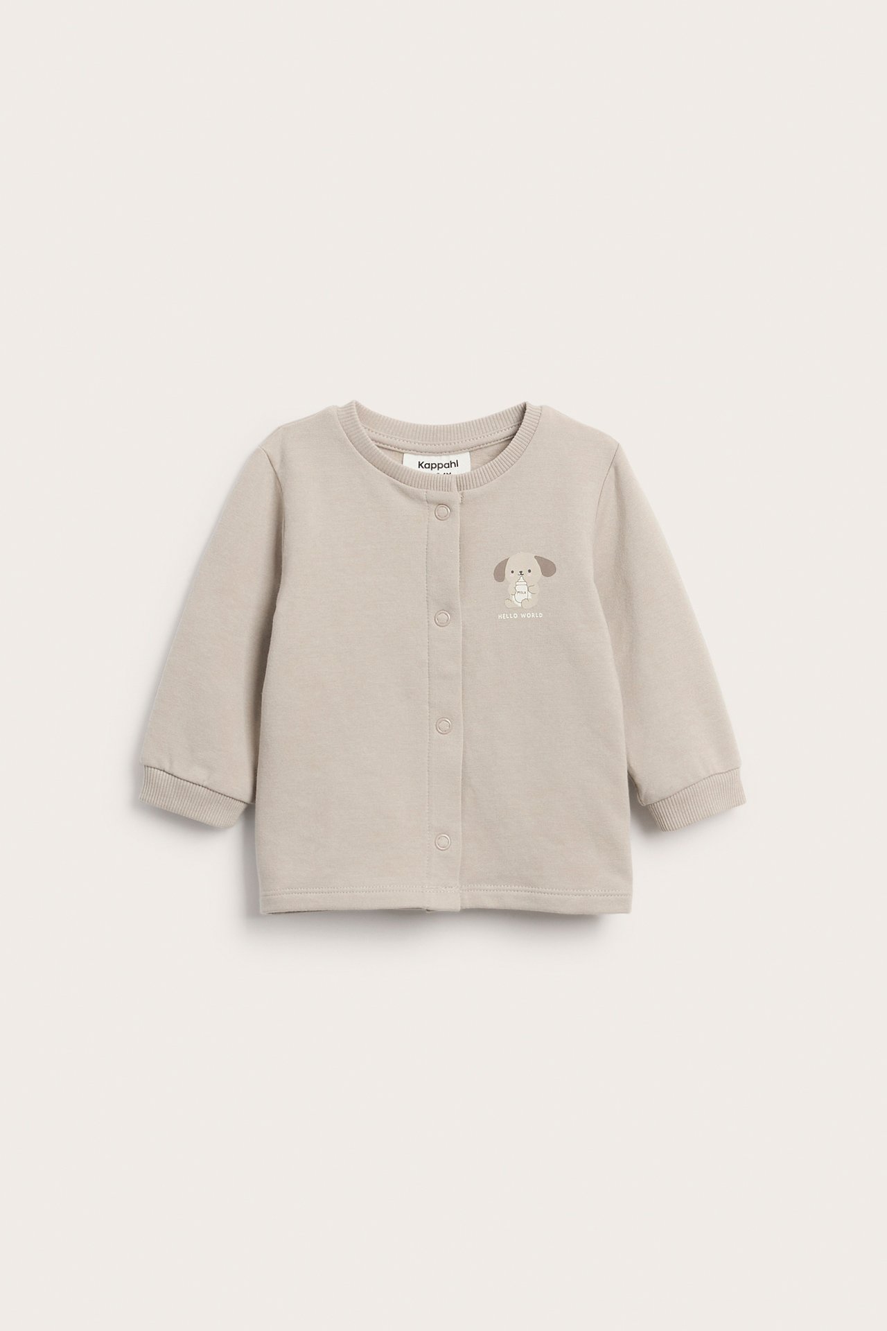 Frontvy av en beige långärmad babykofta med tryckknappar och ett broderat hundmotiv.
