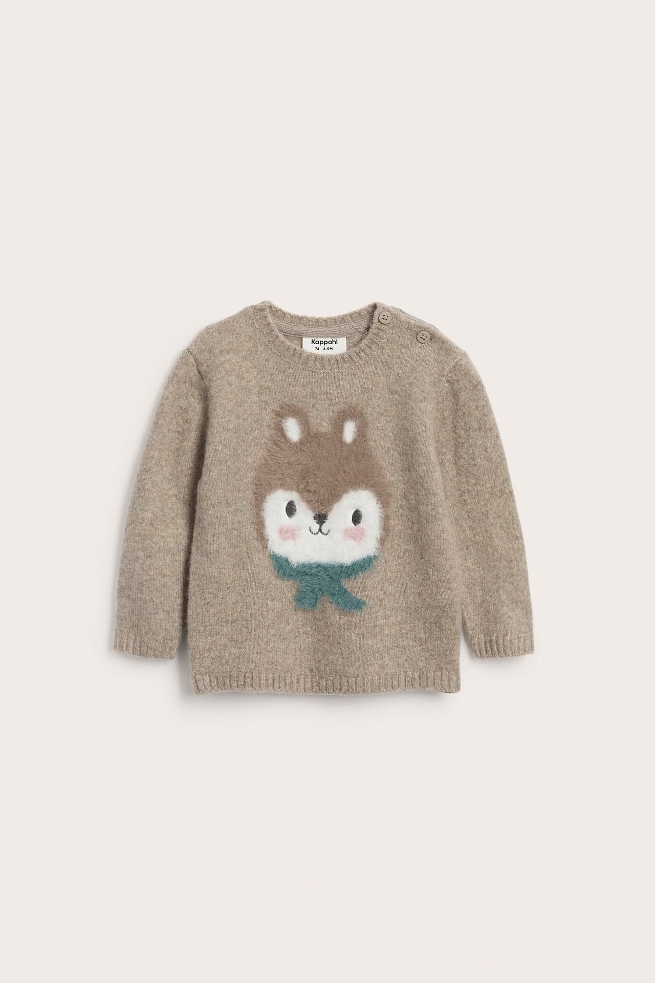 Frontal visning av beige strikket babygenser med dyreansikt, turkis skjerf og skulderknapper.