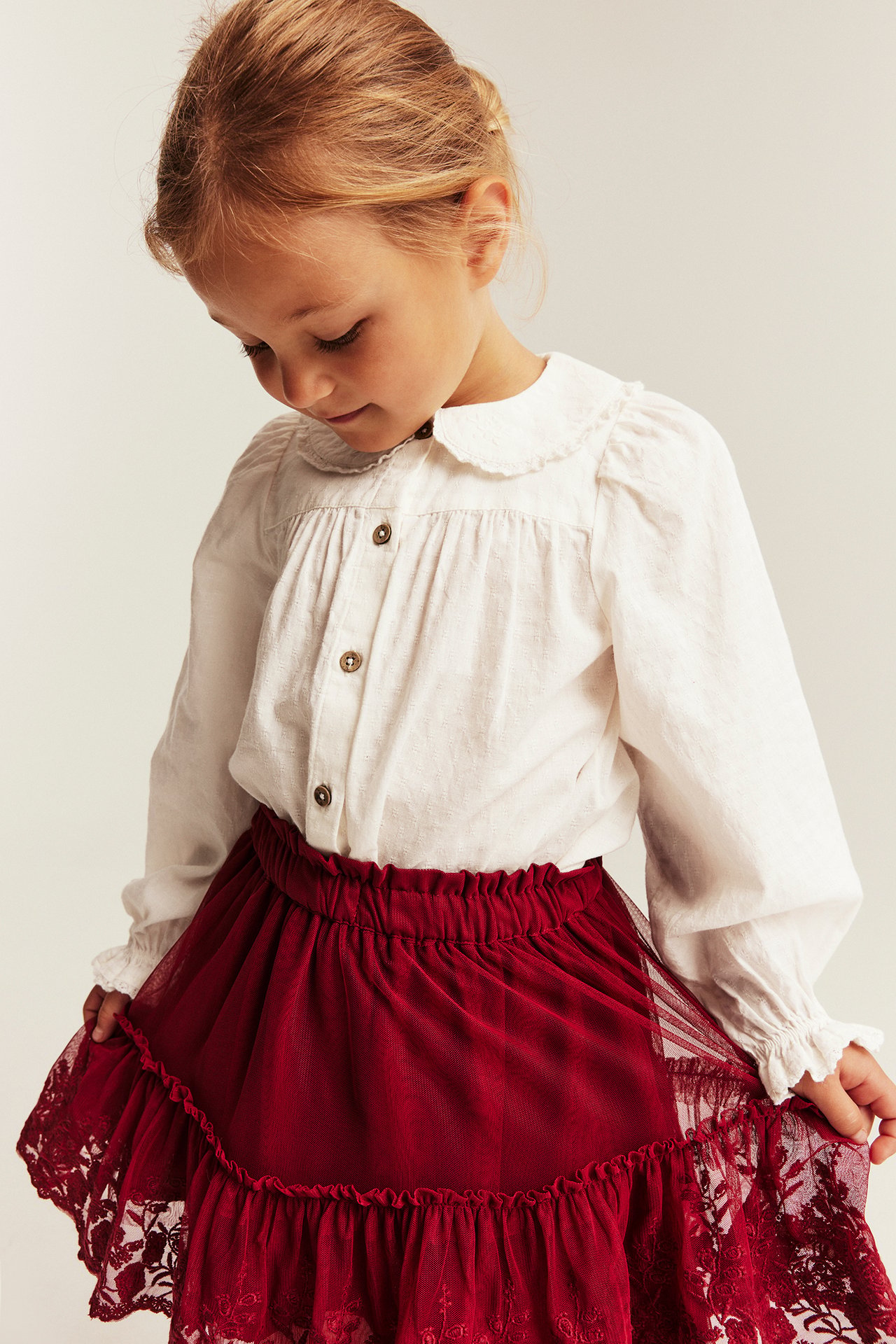 Vevd bluse med brodert krage