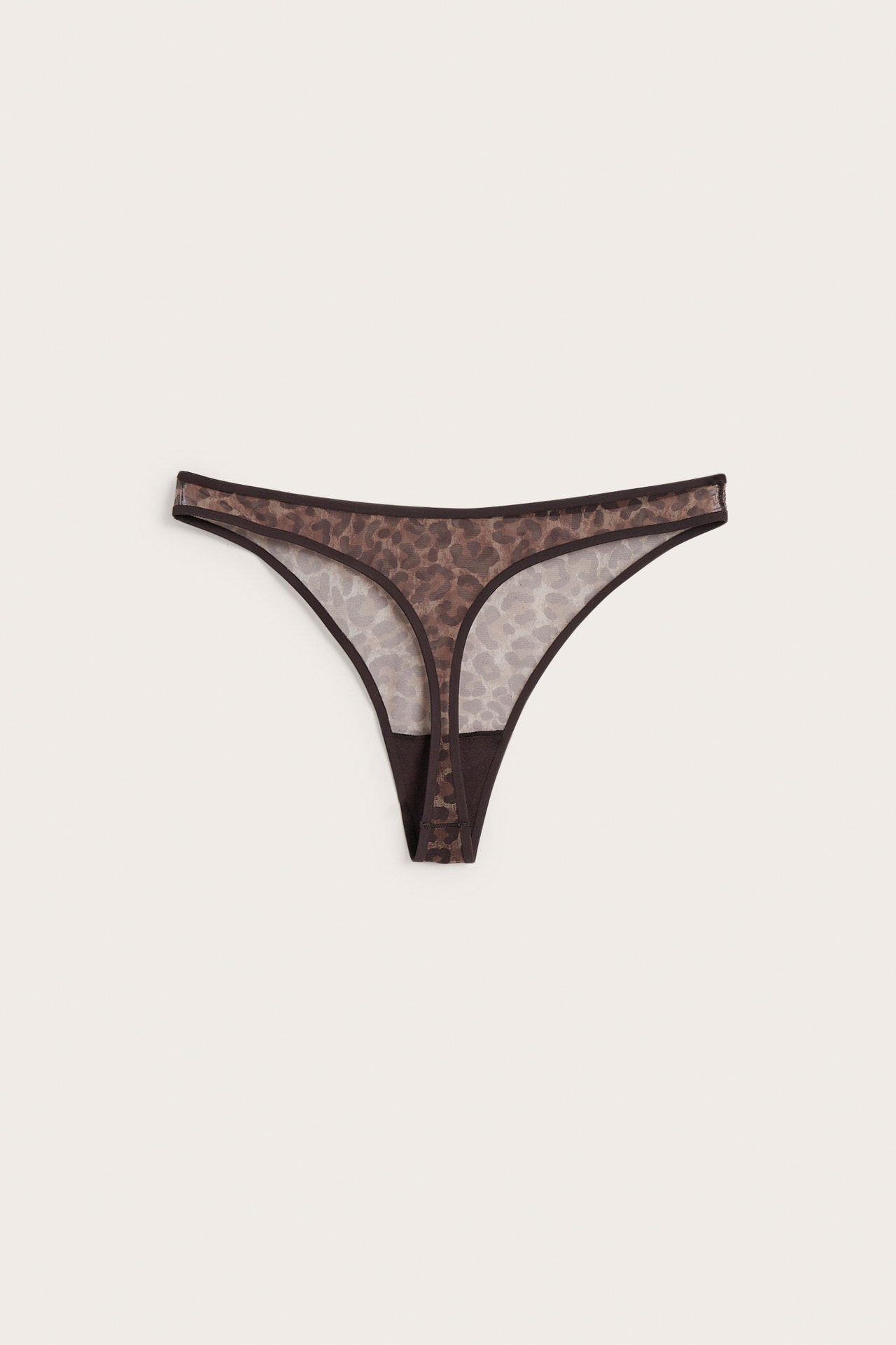 Framifrån, en leopardmönstrad stringtrosa i mesh för dam med brun kant.