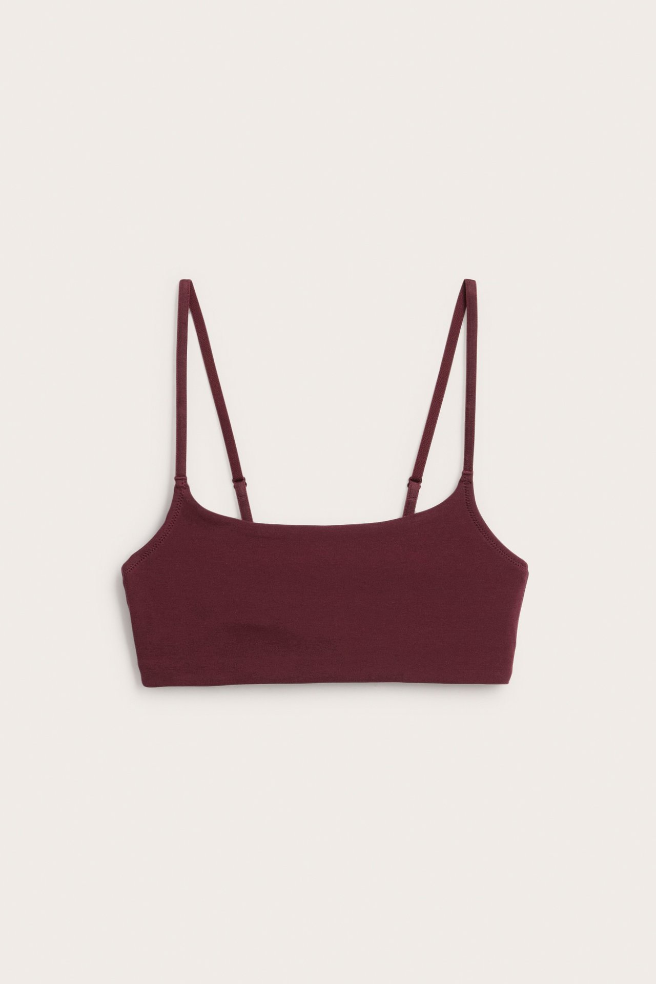 Frontbilde av en vinrød bralette med firkantet hals og tynne justerbare stropper.