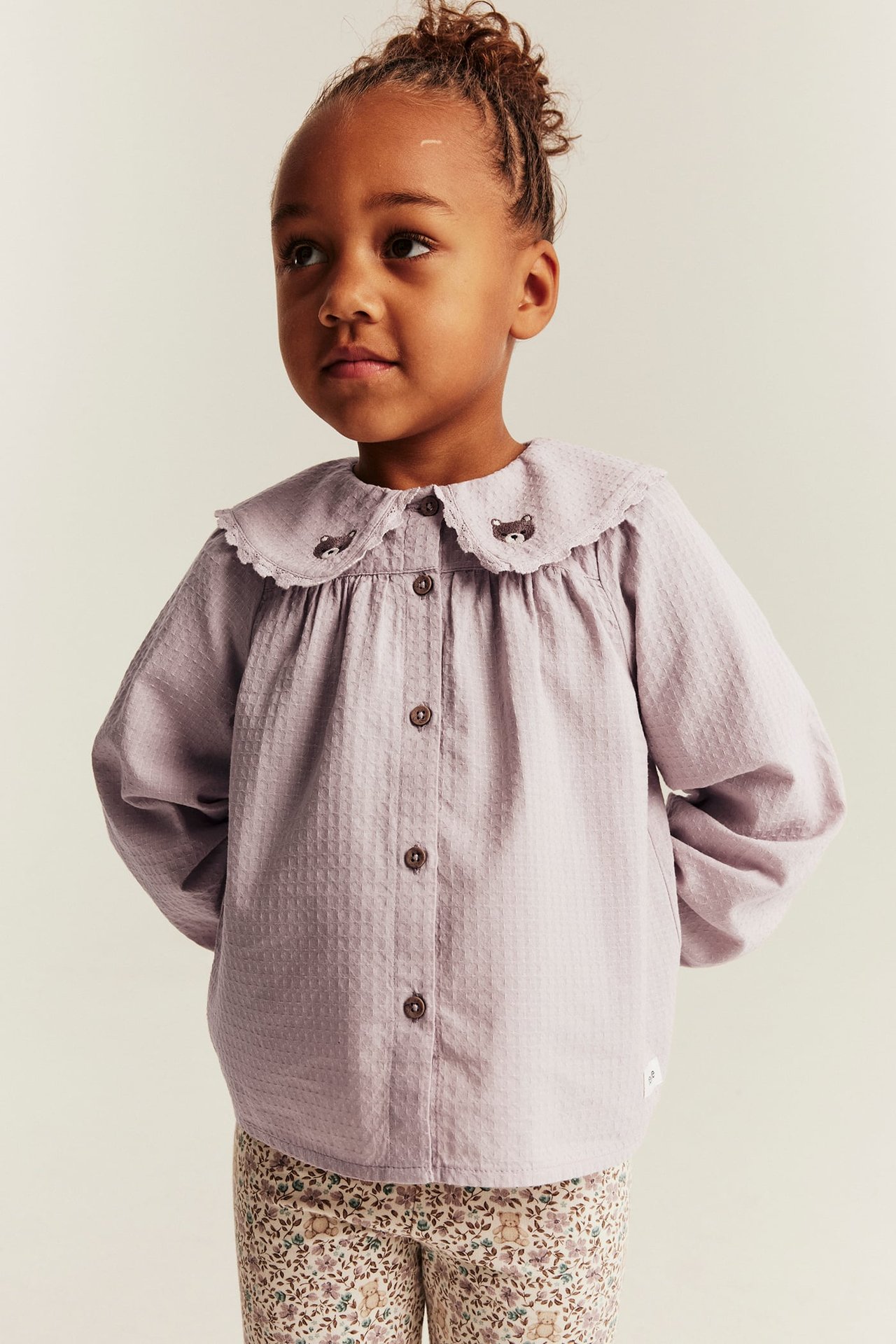 Bluse med spetskrage - Lyselilla - 4