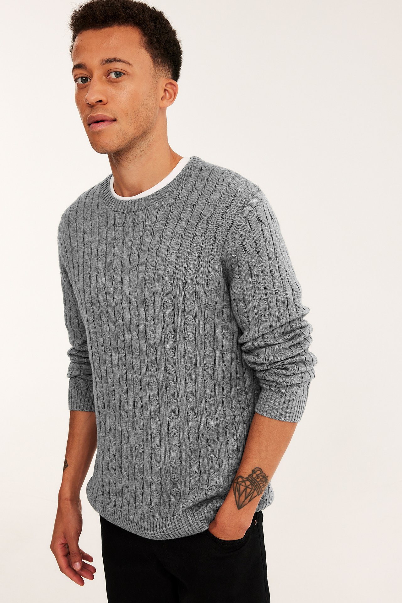Sweter z grubej dzianiny