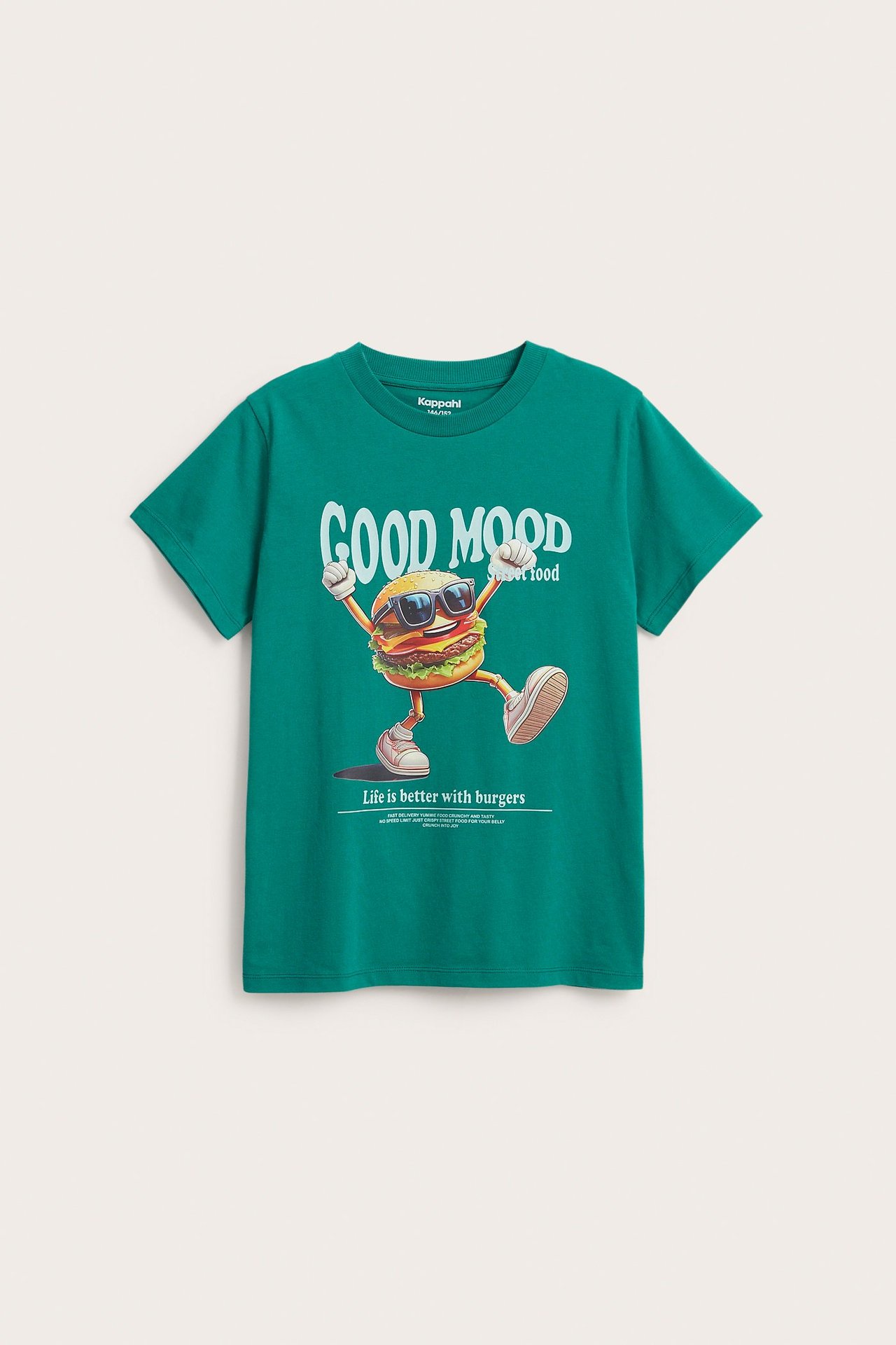 Framifrån, en barn T-shirt i grön bomull med ett tecknat burger- och 'GOOD MOOD'-tryck.