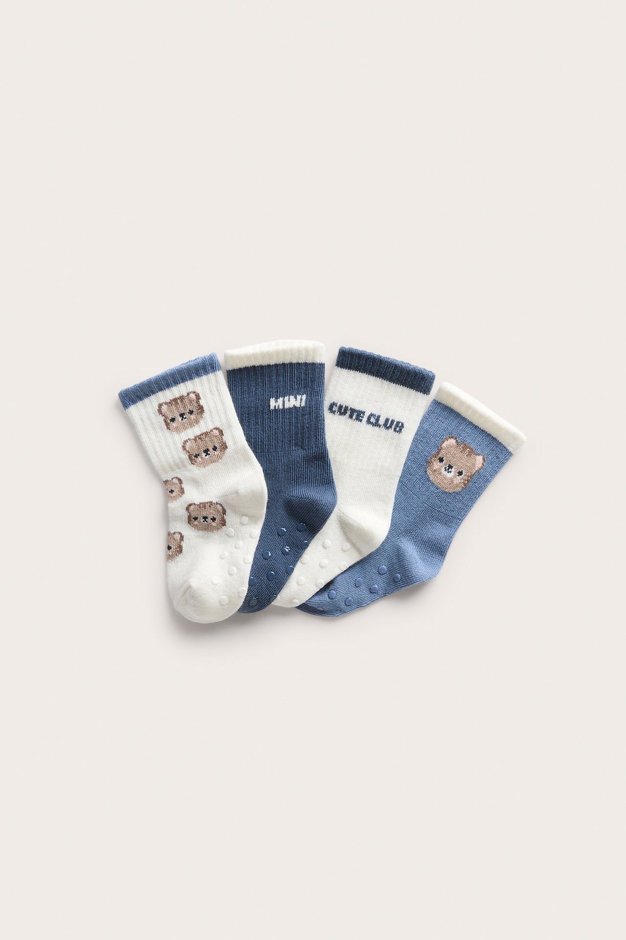4 parin sukkapaketti antislip-pohjalla