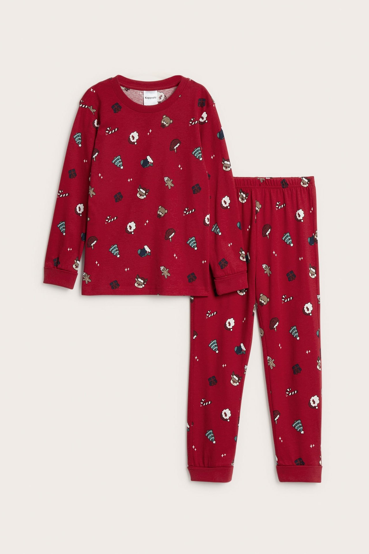 Frontalvisning av rødt pyjamassett til barn med julemønster, langermet topp og lange bukser.