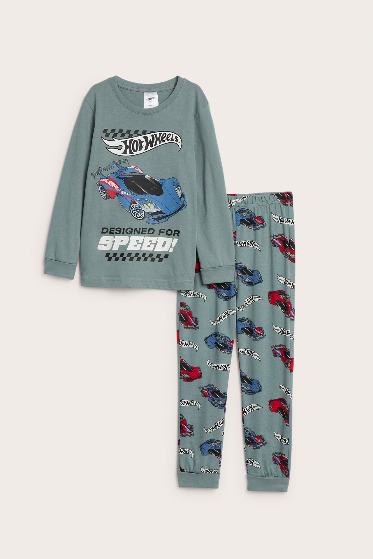 Edestäpäin, lasten vihreä Hot Wheels pitkähihainen pyjamasetti painetuilla housuilla.