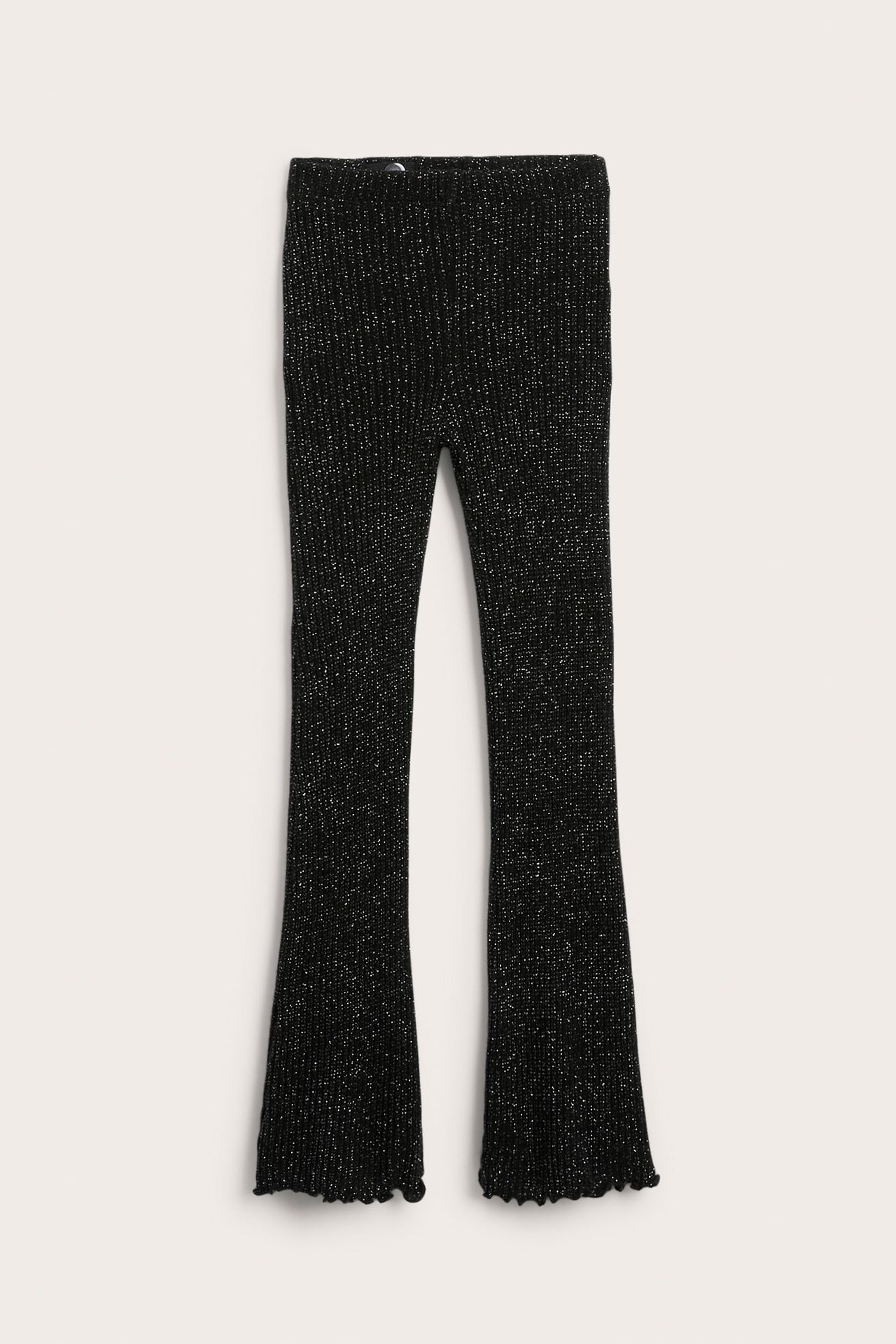 Framsida av svarta ribbade utsvängda leggings med silverglitter och vågiga kanter.