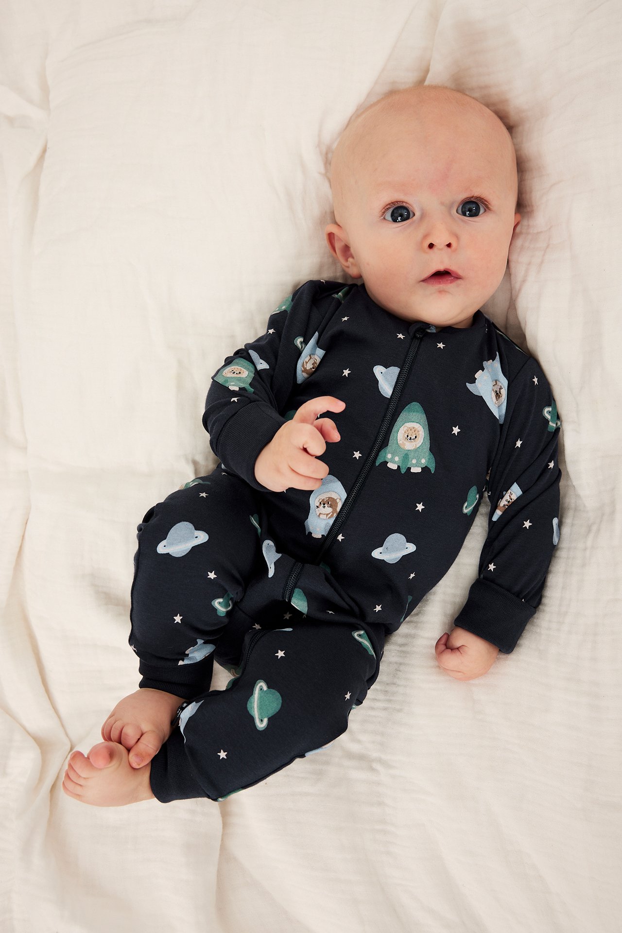 2 kpl:n pakkaus pyjamia autokuviolla