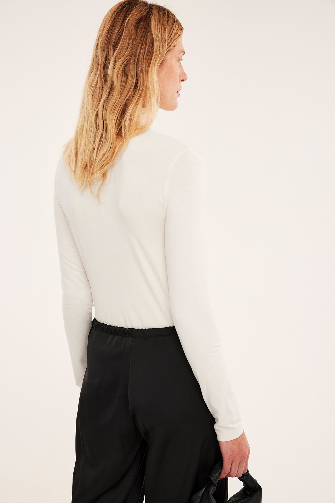 Långärmad polotopp i viskos - Offwhite - 5