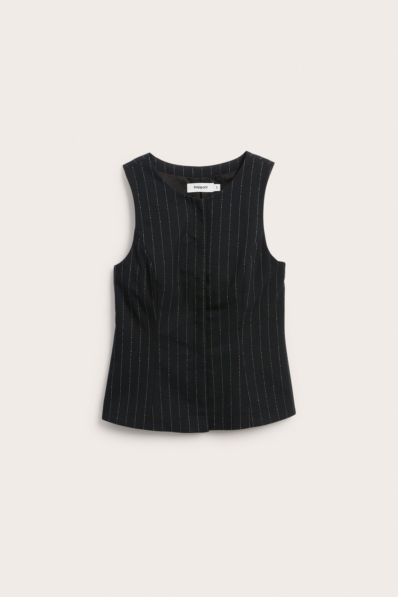 Frontbilde av en svart ermeløs pinstripe-topp.