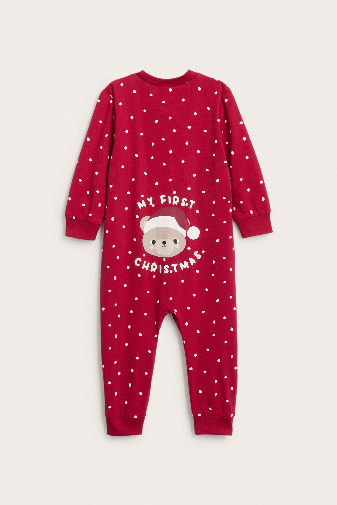Framsida av röd prickig babydräkt med "My First Christmas"-björn tryck.