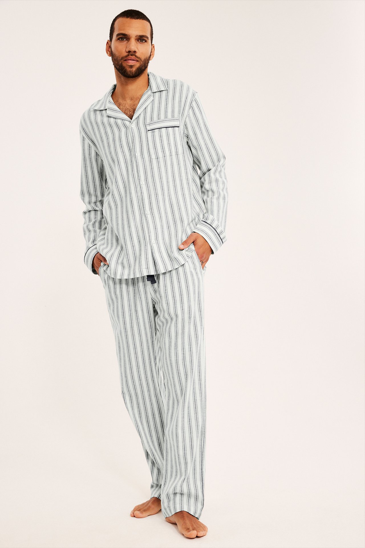 Stripete flanellpyjamassett