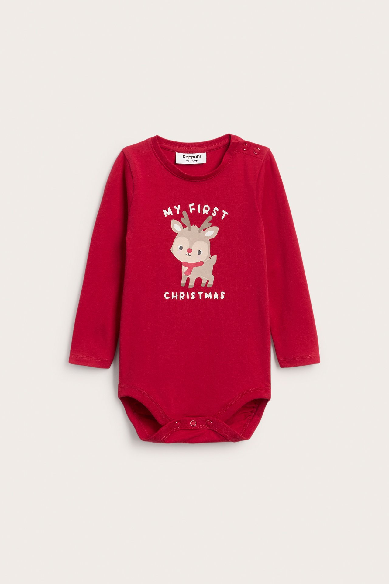 Widok z przodu czerwonego body niemowlęcego z długim rękawem i nadrukiem renifera "My First Christmas".