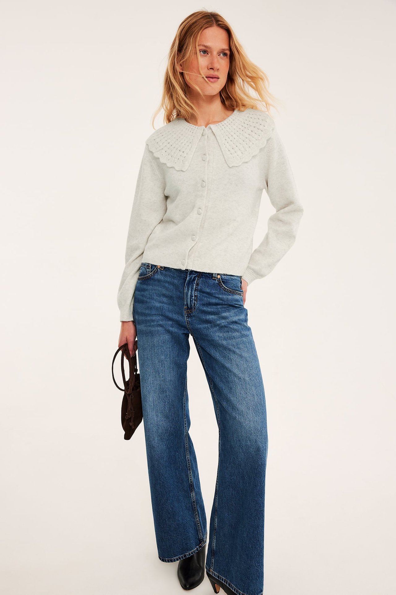 Strikket cardigan med heklet krage