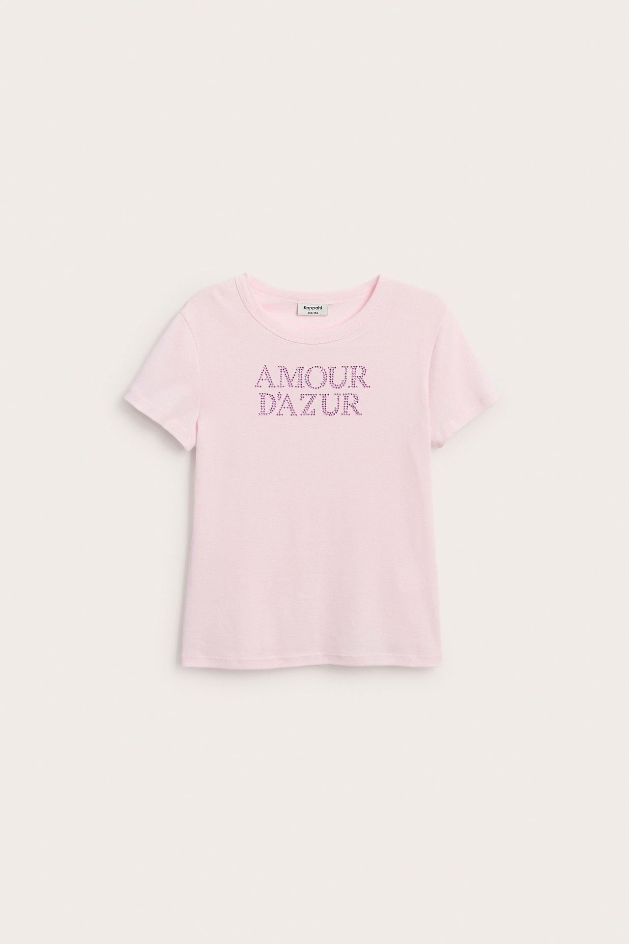 Edestäpäin, vaaleanpunainen T-paita tekstillä "AMOUR D'AZUR".