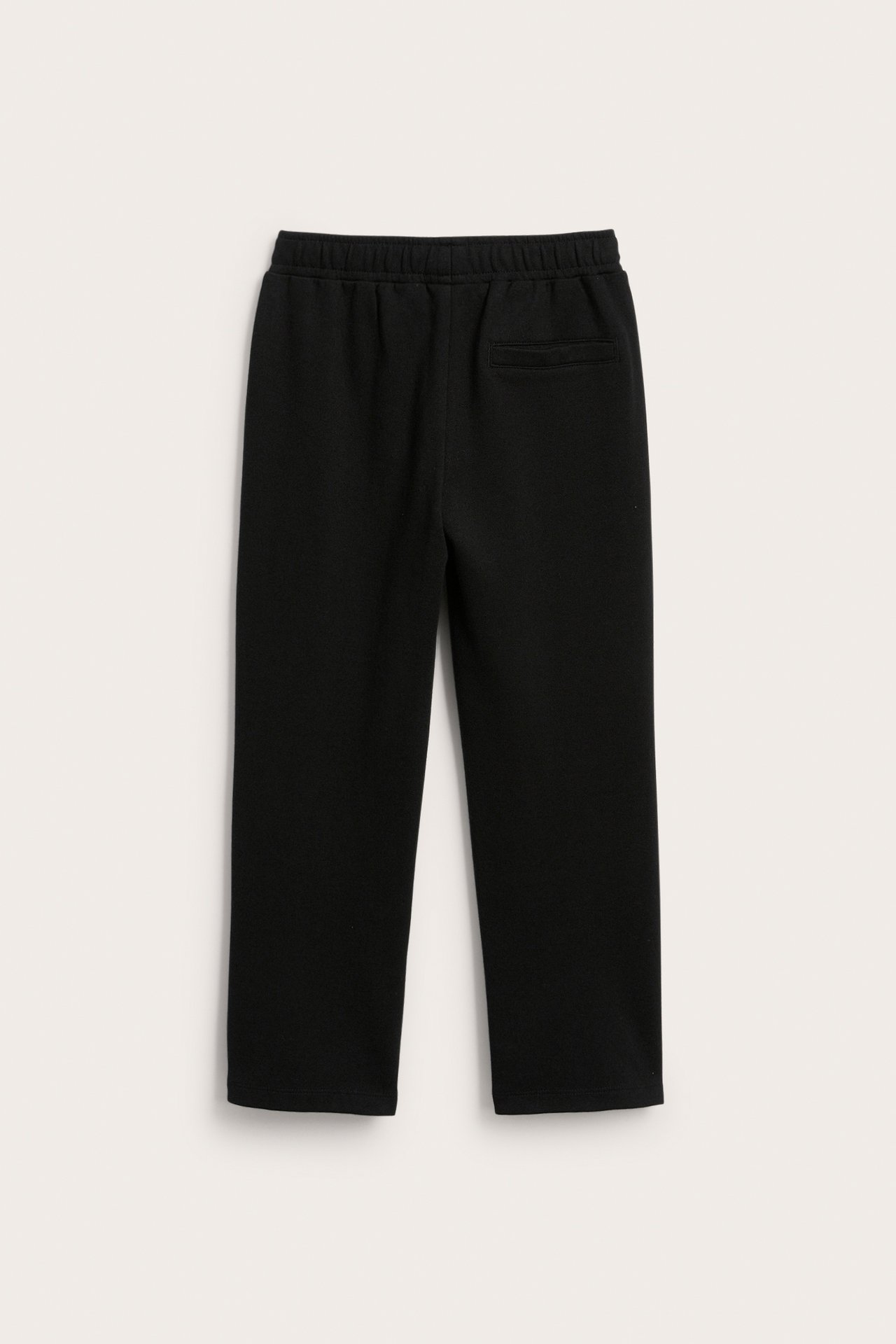 Baksida av svarta sweatpants med resår i midjan och en bakficka.