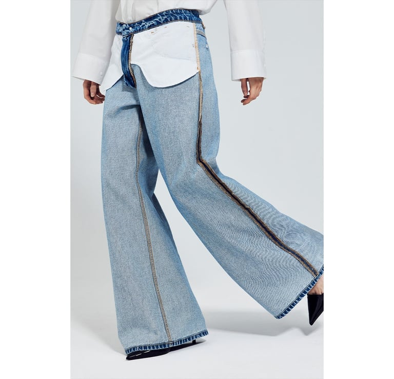 Dżinsy wywrócone na lewą stronę