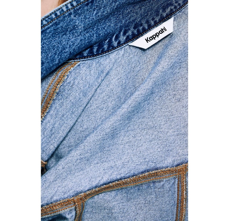 Jeansjacka som är vrängd ut och in