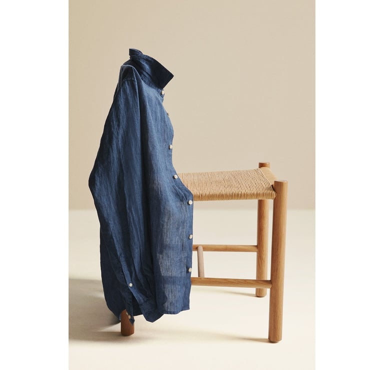 Miesten vaatteet, pellavavaatteet. Sininen pellavapaita.