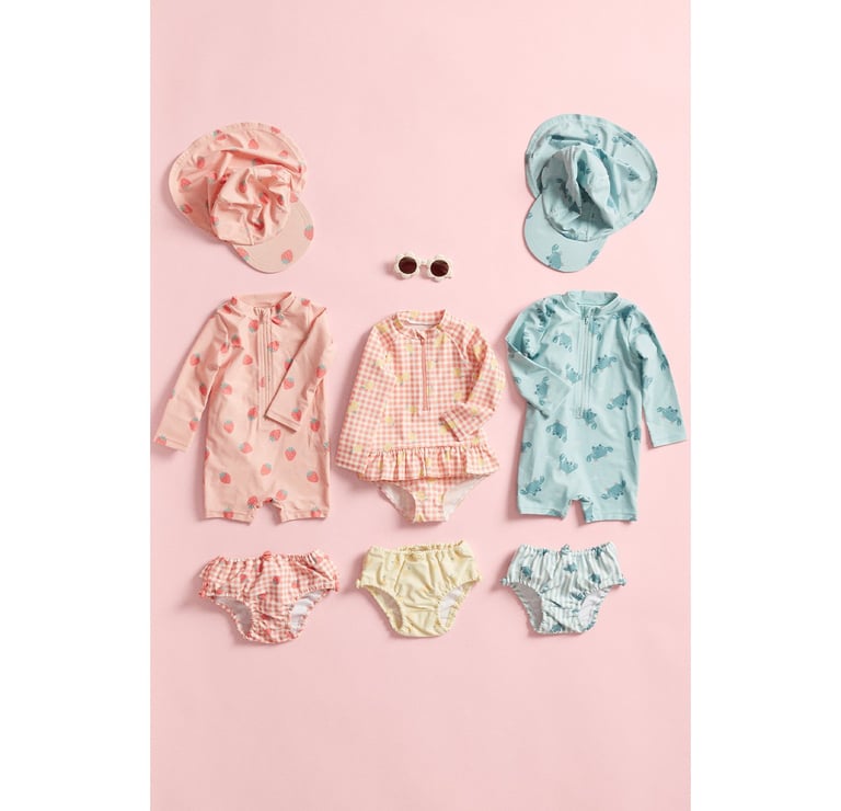 Vauvojen uimapukuja eri väreissä ja kuvioissa.