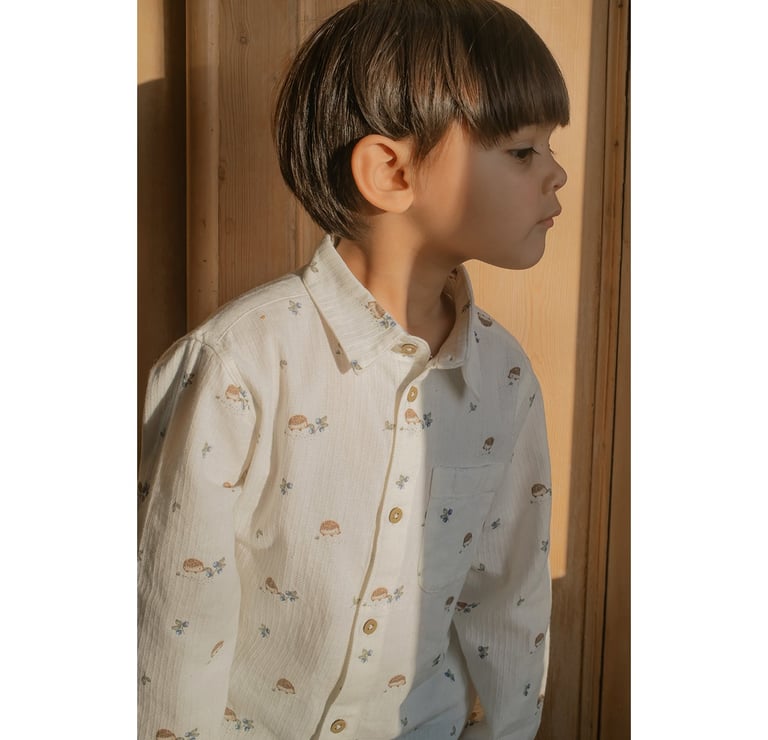 Kläder för pojkar från Newbie med mönster av små igelkottar.