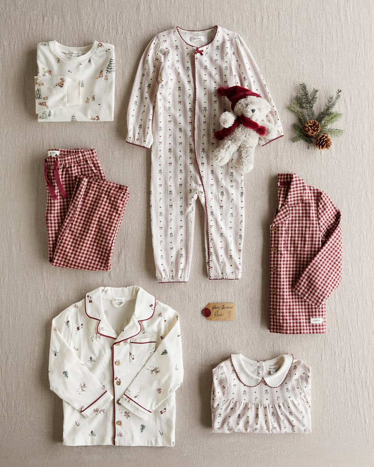 Äiti ja vauva joulupyjamassa elokuvasta Newbie
