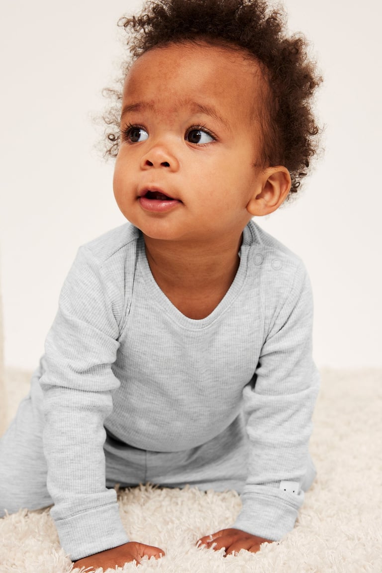 Ribbestrikket body | Lysegrå | Baby | Kappahl, image size:768x1152