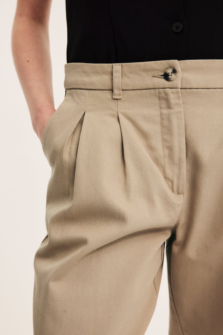 パンツ kami Krótsze spodnie z zaszewkami | Beżowy | Kobieta | Kappahl