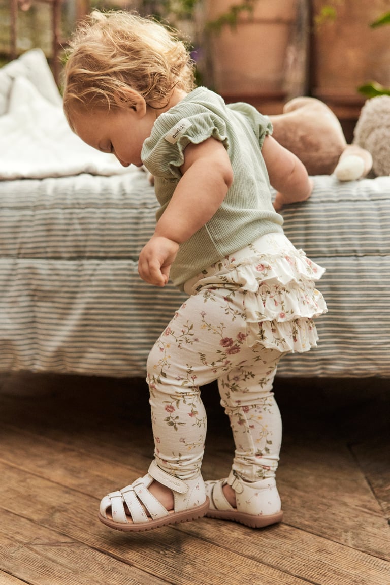 バレエ type K boat neck/flower embroidery latte Blomstrete sandal Hällevik | Hvit | Baby | Newbie